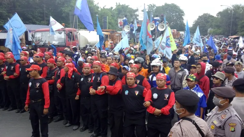 Demo buruh Tangerang. (Liputan6.com/Naomi Trisna)