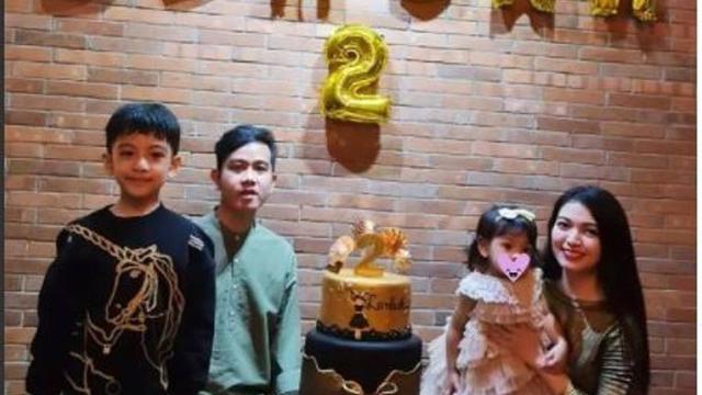 La Lembah Ulang Tahun ke-2, Kuenya Menarik Perhatian dan Menunggu Kado dari Jokowi