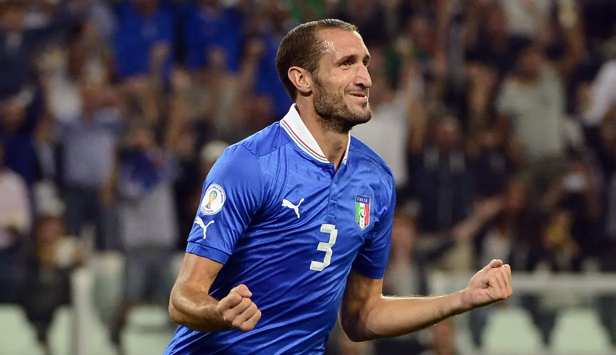 Giorgio Chiellini (Italia) – Saat ini Chiellini berusia 36 tahun dan akan memasuki masa-masa pensiun. Karirnya di level klub sudah malang melintang dan saat ini ia bermain di Juventus. Ia mengawali karir di tim nasionl sejak tahun 2000 bersama Timnas U15. (Foto: AFP/Olivier Morin)