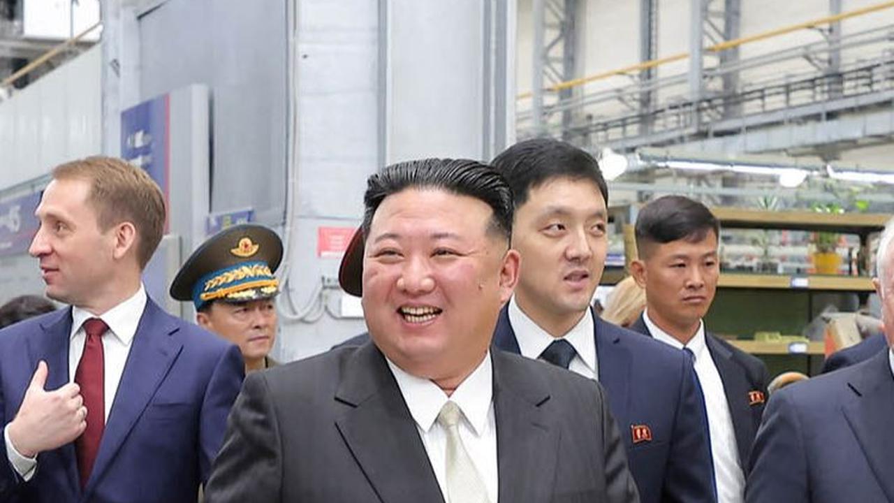 Dalam kunjungan tersebut Kim Jong-un dibuat terkagum-kagum dengan perkembangan teknologi penerbangan Rusia.