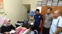 Viral Ibu Paksa Anaknya Mengemis di Mal Panakkukang, Kota Makassar, Sulawesi Selatan. (Liputan6.com/Fauzan)