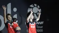 Ganda putra Indonesia, Marcus Gideon / Kevin Sanjaya, merayakan kemenangan atas melawan Mohammad Ahsan / Hendra Setiawan pada Indonesia Open 2019 di Istora Senayan, Minggu (21/7). Marcus / Kevin menang 21-19 dan 21-16. (Bola.com/Vitalis Yogi Trisna)