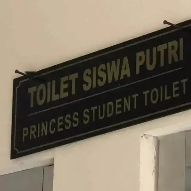 6 Nama Ruangan Pakai Bahasa Inggris Ini Kocak, Mikir Keras Sebelum Masuk