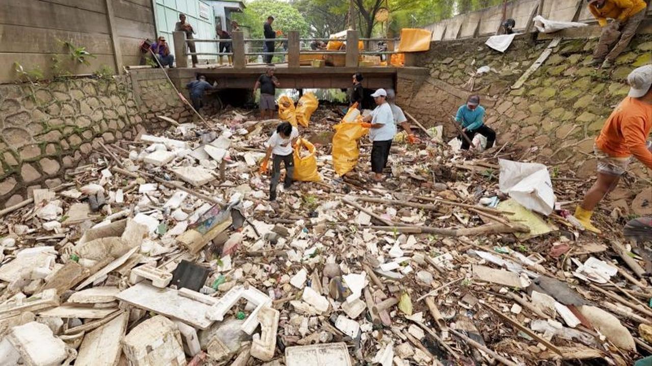 Gerakan Bebersih Kali Sabi Tangerang: 39,7 Ton Sampah Berhasil Diangkut dalam Aksi Kolaborasi Mitigasi Bencana