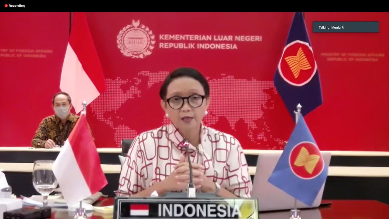 Menlu Retno dalam press briefing terkait Special ASEAN-Australia Foreign Ministers’ Meeting on COVID-19 dengan awak media pada Selasa 30 Juni 2020.