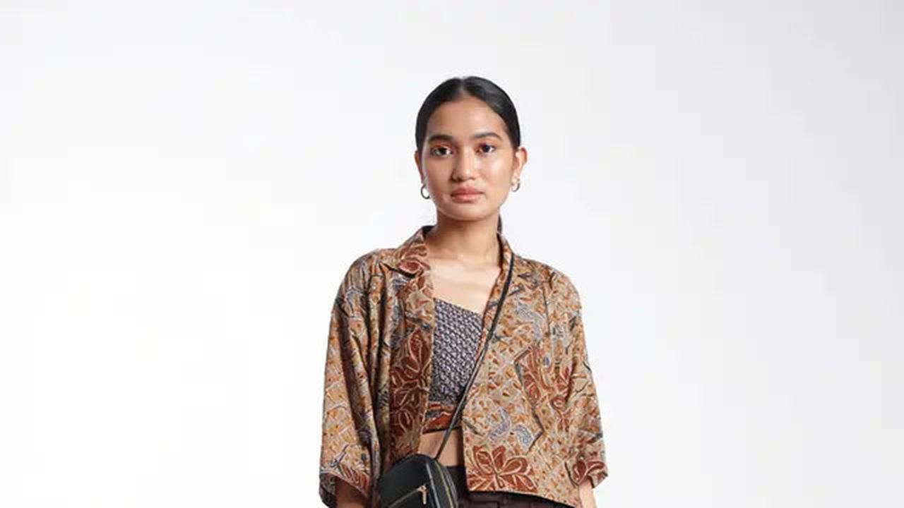 Baju Batik Cocok dengan Celana Apa? Ini 7 Model Celana yang Bisa Kamu Andalkan