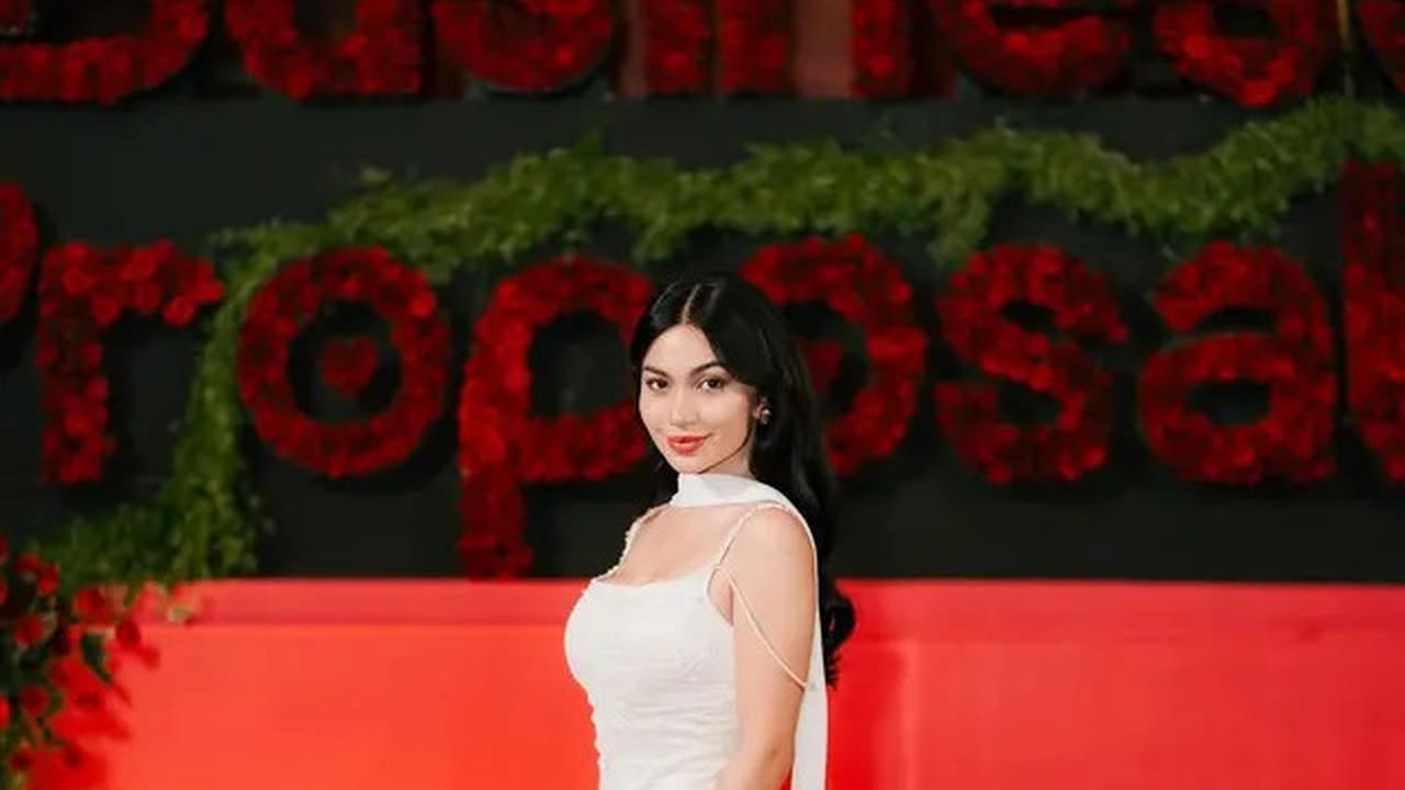 Tampilan Plumpy Glossy Lips Ariel Tatum di Business Proposal Indonesia yang Bikin Terlihat Cantik Natural