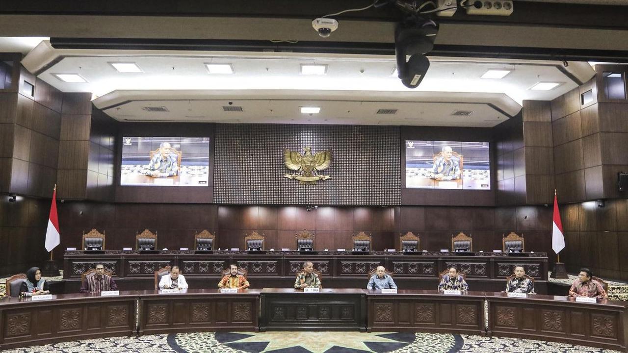 Sementara itu, Juru Bicara MK Fajar Laksono juga membenarkan adanya laporan terhadap Hakim Guntur di MKMK.<br>