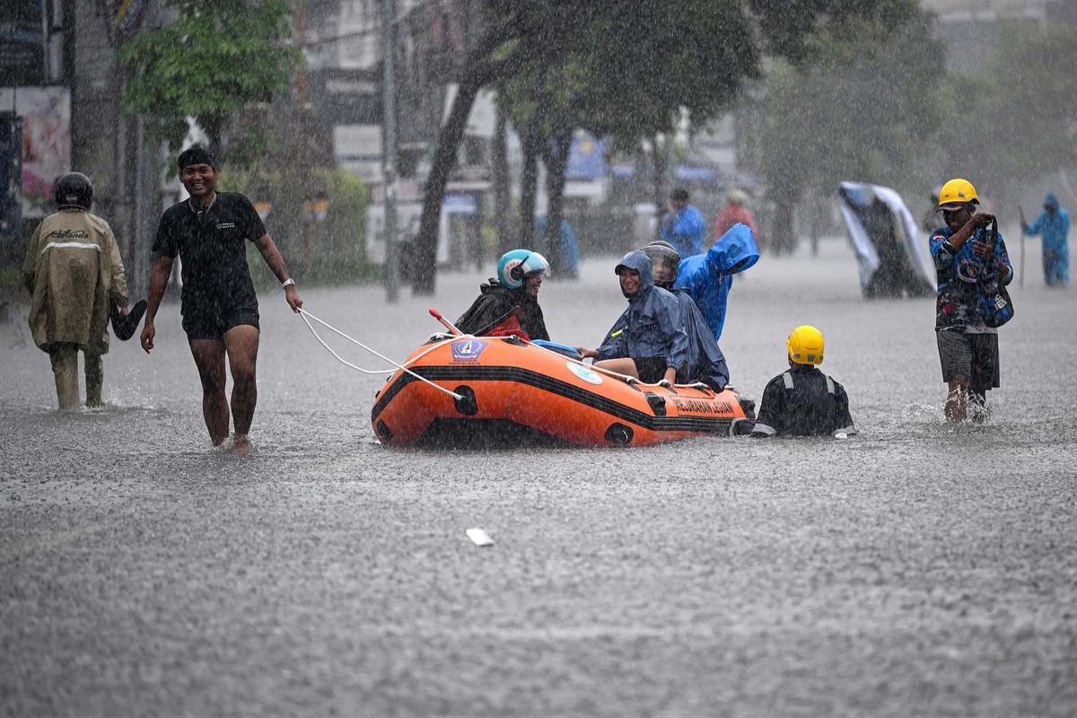 FOTO: Hujan Deras Picu Banjir di Kawasan Wisata Bali Selatan