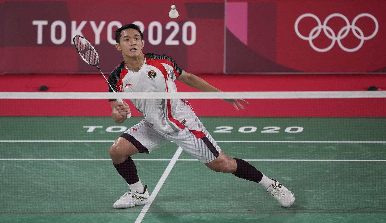 Jojo dibuat kewalahan dengan serangan Loh Kean Yew walapun memimpin skor pertandingan. Akhirnya pebulu tangkis peringkat tujuh dunia ini mampu sudahi pertandingan dengan skor 21-18. (Foto: AP/Dita Alangkara)