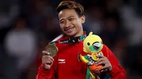 Agus Prayoko pesenam Indonesia yang turun di nomor kuda lompat ( pole vault) berhasil meraih medali perunggu di Asian Games 2018 yang bertempat di JIExpo Kemayoran Hall D, Jakarta Jumat (24//8/2018). (Bola.com/Peksi Cahyo)