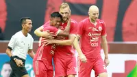 Tampil diperkuat tiga pemain asing yang baru direkrutnya, Persija Jakarta berhasil mengalahkan Rans Nusantara FC dengan skor 4-2 dalam laga uji coba di Stadion Wibawa Mukti, Cikarang, Sabtu (16/7/2022). Keempat gol Persija seluruhnya dicetak oleh legiun asing anyar mereka, Hanno Behrens dengan dua gol dan masing-masing 1 gol oleh Michael Krmencik dan Ondrej Kudela. Sementara dua gol Rans dicetak oleh Alfin Tuasalamony dan Septian Bagaskara. (Bola.com/M Iqbal Ichsan)
