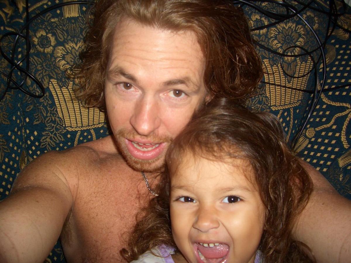 7 Potret Masa Kecil Rebecca Klopper Bareng Ayah Bulenya, Mirip Kamari Anak Jennifer Coppen