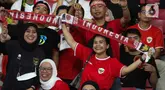 Suporter Timnas Indonesia memberikan dukungan dalam lanjutan Kualifikasi Piala Dunia 2026 melawan Filipina di Stadion Utama Gelora Bung Karno, Jakarta, Selasa (11/6/2024).  (Liputan6.com/Herman Zakharia)