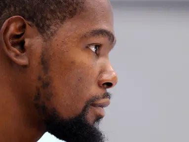 Bintang NBA yang kini berseragam Brooklyn Nets, Kevin Durant, positif terpapar corona. (AFP/Mike Lawrie)