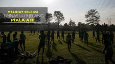 Timnas U-19 sedang menjalani seleksi untuk persiapan Piala AFF. Para pemain menjalani latihan di Lapangan POR Pelita Jaya, Sawangan, Jawa Barat