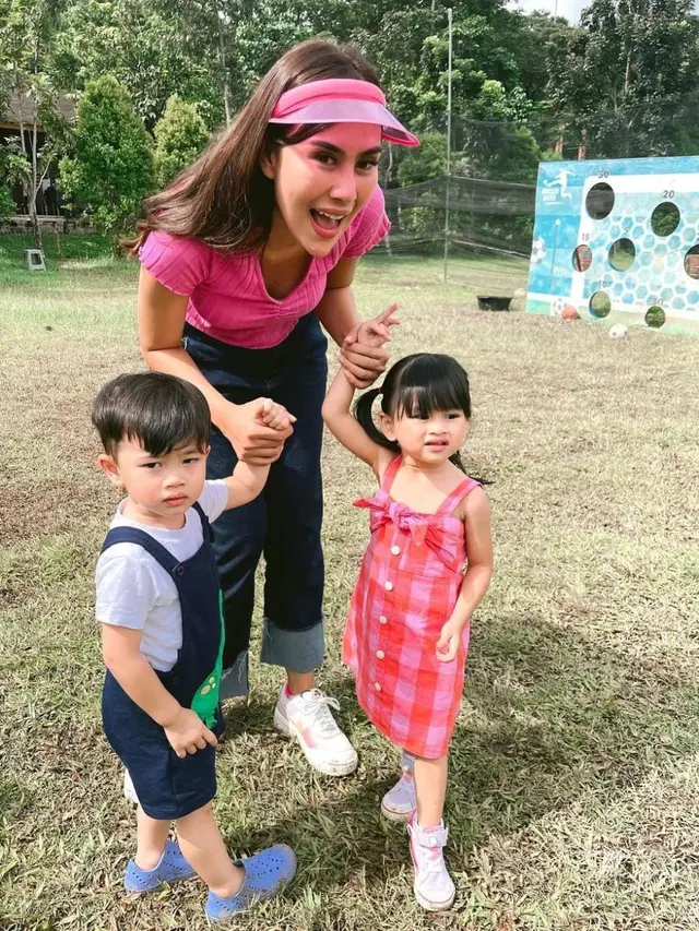 Potret Keseruan Syahnaz Sadiqah Bareng Si Kembar
