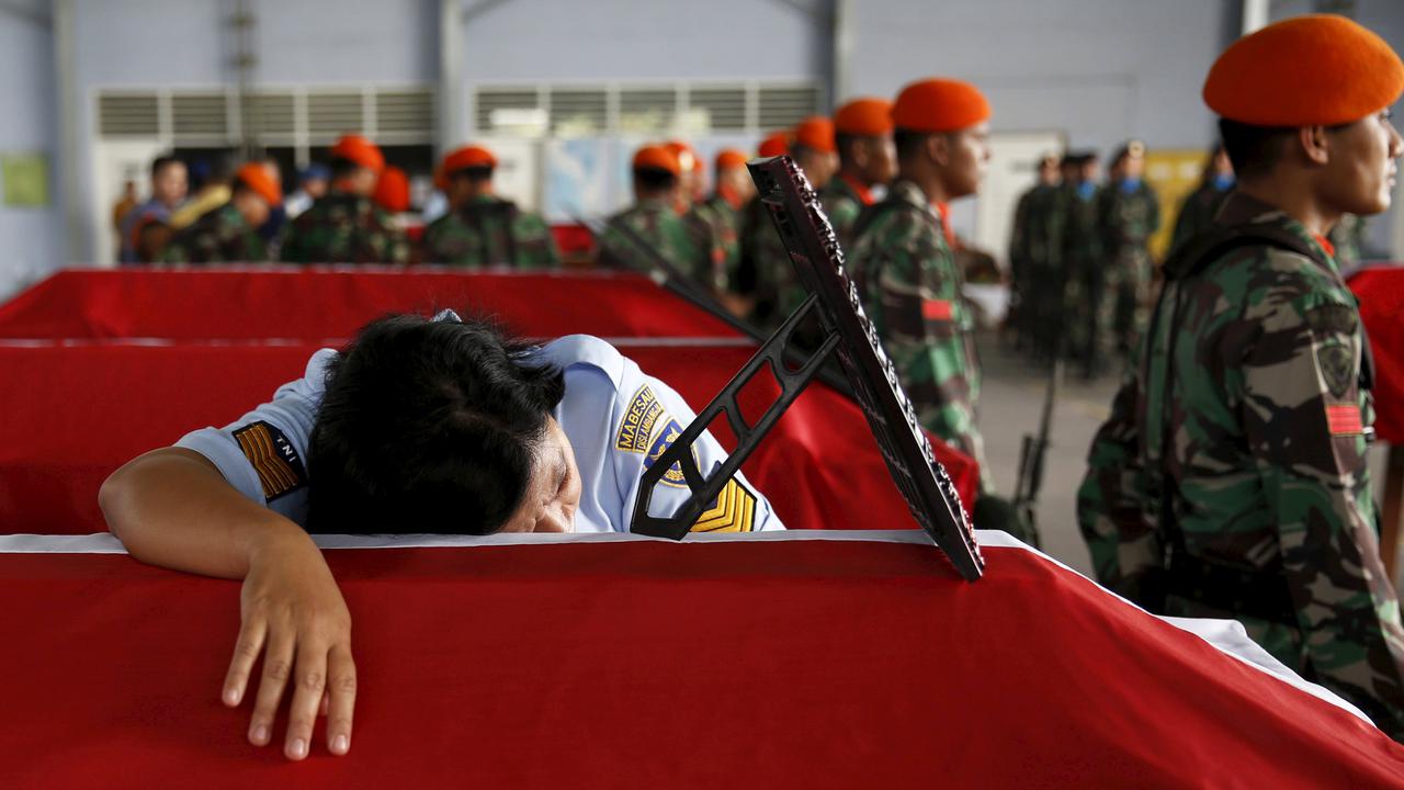 20150701-Pesawat-Hercules-C130-Jatuh-Keluarga-Korban-Medan3