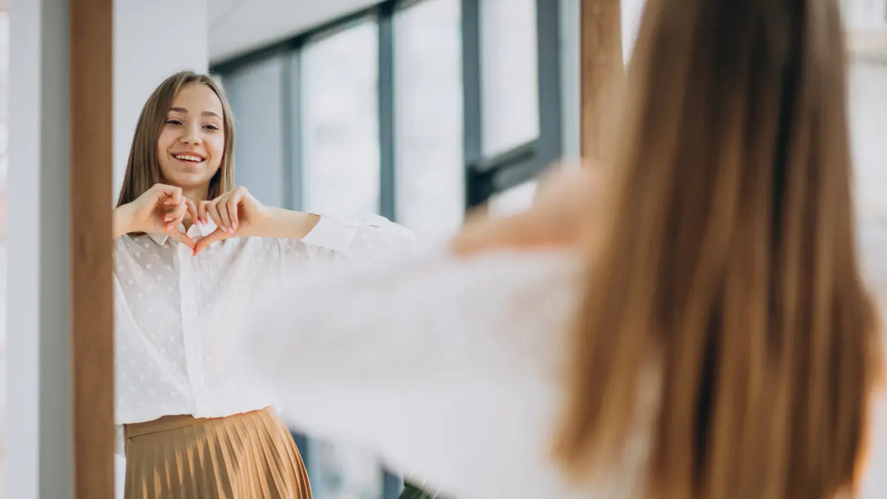 Dengan self-talk, kita dapat memberikan perintah kepada diri sendiri untuk tetap tenang dan fokus pada solusi.
