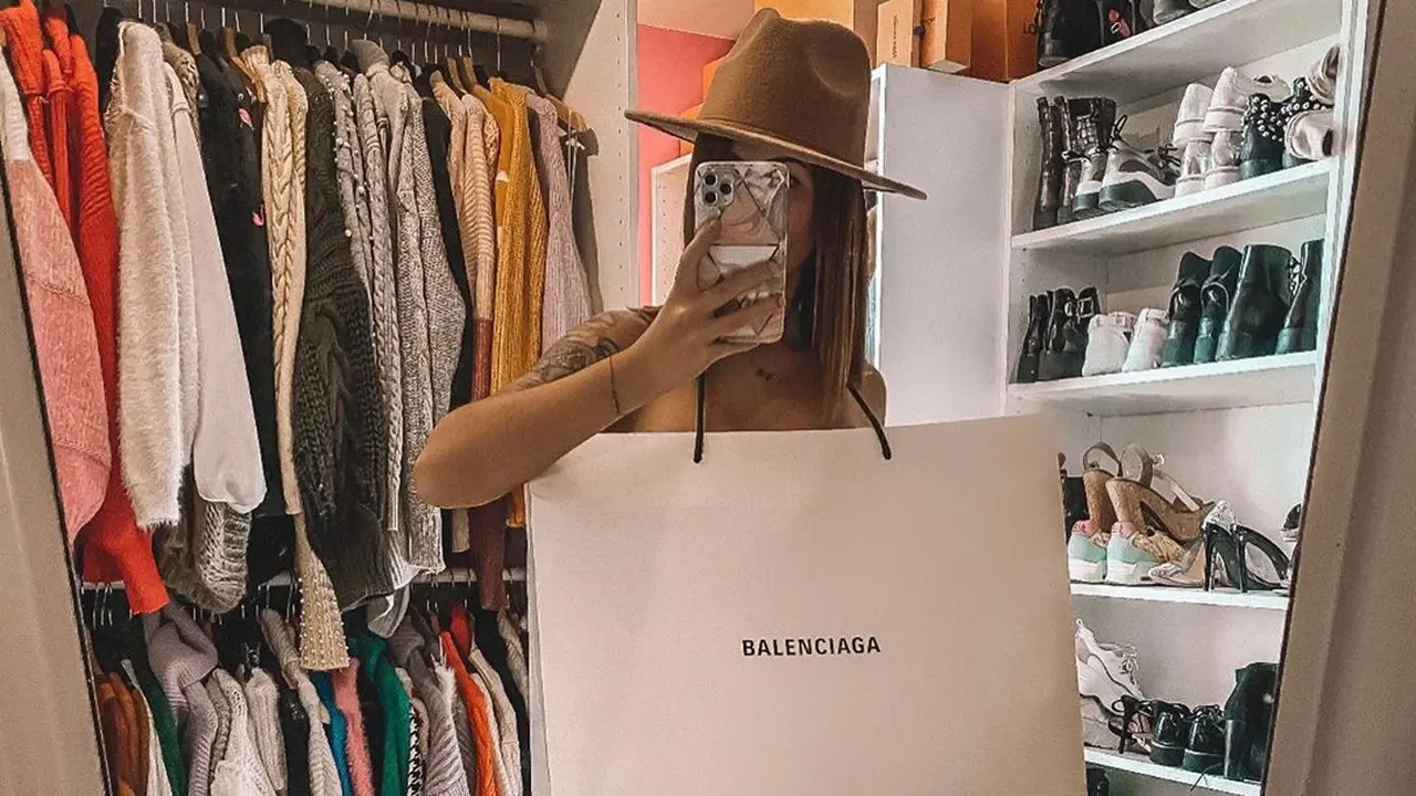 Shopping Bag Challenge, Tantangan Fashionable dengan Kantong Belanja di Tengah Pandemi