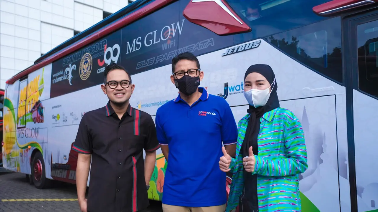 Juragan 99 bersama Sandiaga Uno melepas acara mudik gratis bersama MS Glow