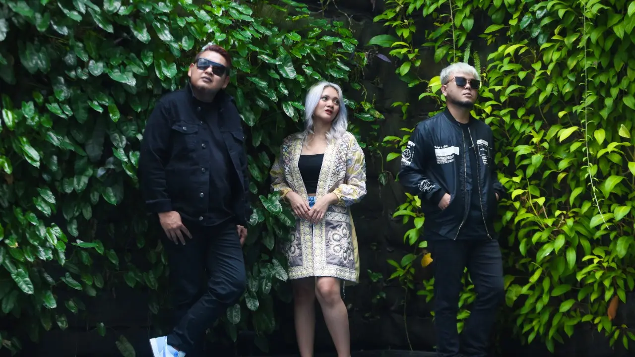 Band Sisi Lain