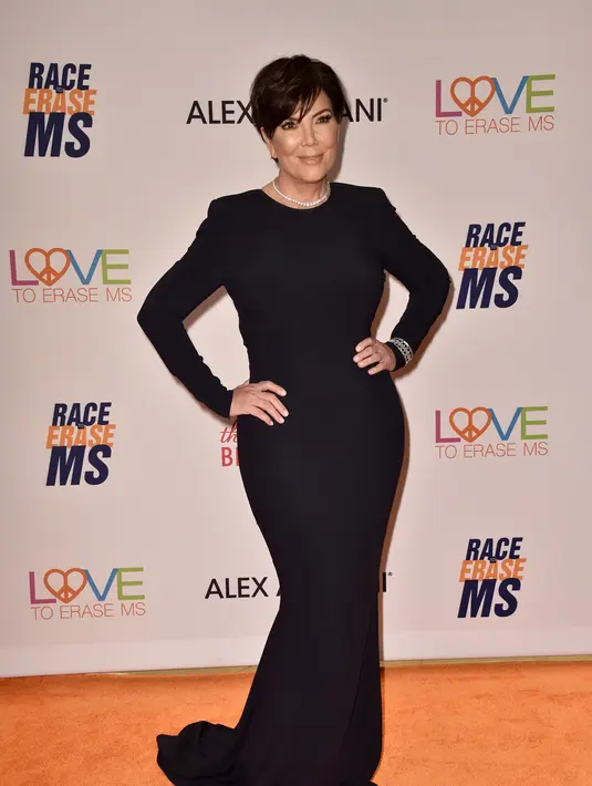 Dilansir dari E! News, Kris Jenner sudah membantu persiapan Khloe Kardashian dan mengatur jadwalnya. (ALBERTO E. RODRIGUEZ / GETTY IMAGES NORTH AMERICA / AFP)