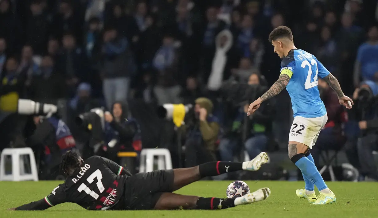 AC Milan akhirnya bisa mencetak gol di menit ke-42 lewat Giroud menerima assist dari Leao. (AP Photo/Andrew Medichini)