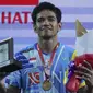 Tunggal putra Indonesia Chico Aura Dwi Wardoyo berhasil merebut gelar Malaysia Masters 2022, Minggu (10/7/2022). Ini merupakan gelar pertama Chico di turnamen level BWF World Tour Super 500. (AP Photo/Kien Huo)