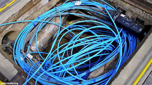 kabel-fiber-optic-130701b.jpg
