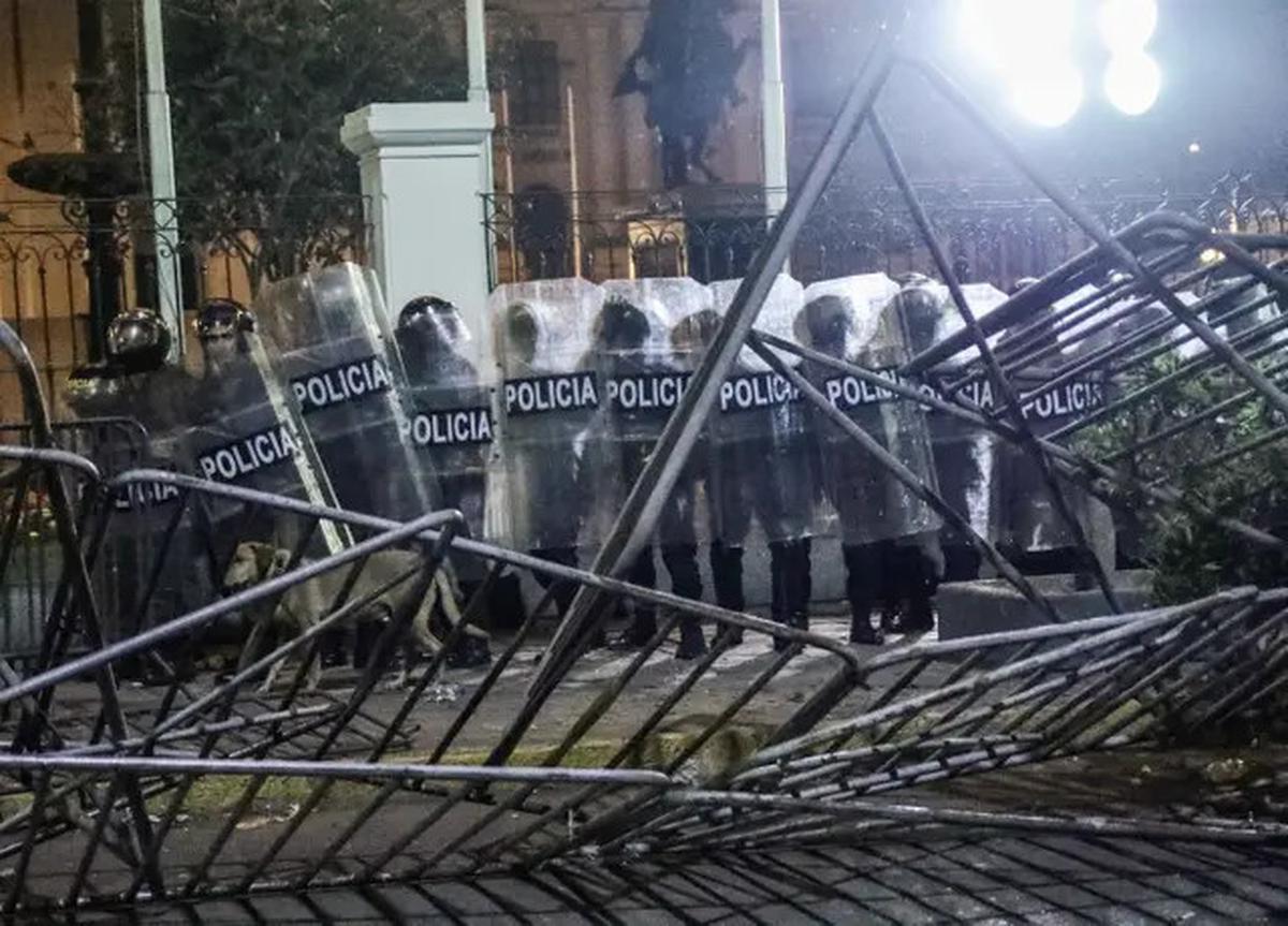 Demo Gen Z Tewaskan 1 Orang dan Lukai 100 Lainnya, Presiden Peru Tolak Mundur