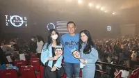 Agus Yudhoyono, Annisa Pohan, dan Aira Tampak Bahagia Saat Menonton Konser Tulus Tur Manusia 2023 di Jakarta