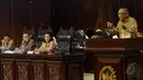 Plt Ketua KPK Taufiqurrahman Ruki (kanan) berbicara dalam pembukaan masa sidang, disaksikan Ketua DPD Irman Gusman (kedua kiri), Wakil Ketua DPD Farouk Muhammad (kiri) dan GKR Hemas usai penandatanganan nota kesepahaman. (Liputan6.com/Andrian M Tunay)