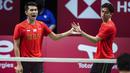 Ekspresi atlet bulutangkis ganda putra Indonesia, Fajar Alfian dan Muhammad Rian Ardianto usai mengalahkan wakil China dalam final Piala Thomas 2020 yang berlangsung di Denmark, Minggu (17/10/2021). (AP/Ritzau Scanpix/Claus Fisker)