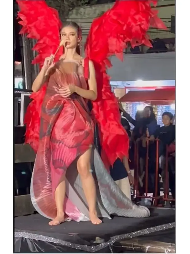 6 Momen Viral Yuki Kato Asyik Makan Telur Gulung di JFC 2023, Curi Perhatian