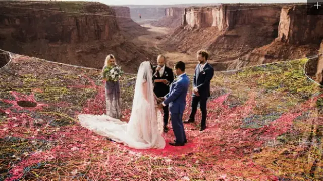 Keduanya mengucap janji suci di ketinggian 400 kaki. (Sumber foto: boredpanda.com)