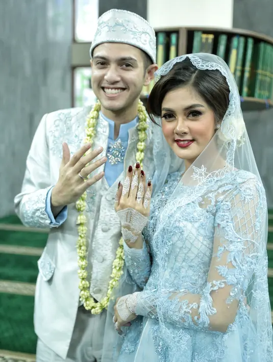 Setelah dinantikan cukup lama, Rifky dan Biby akhirnya menikah pada Minggu (7/1/2018) di gedung PTIK, Kebayoran Baru, Jakarta Selatan, pukul 16.00 WIB. Sebelum kata sah terucap, Biby dan Rifky tak ada di satu ruangan. (Adrian Putra/Bintang.com)