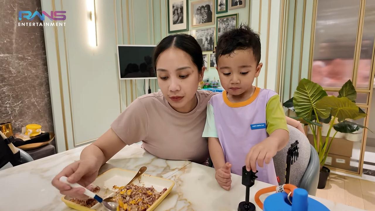 Belajar Masak di Le Cordon Bleu London, Nasi Goreng Buatan Nagita Slavina Dikritik Gak Enak sama Rayyanza