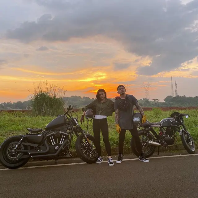 Potret Selvi Kitty naik moge