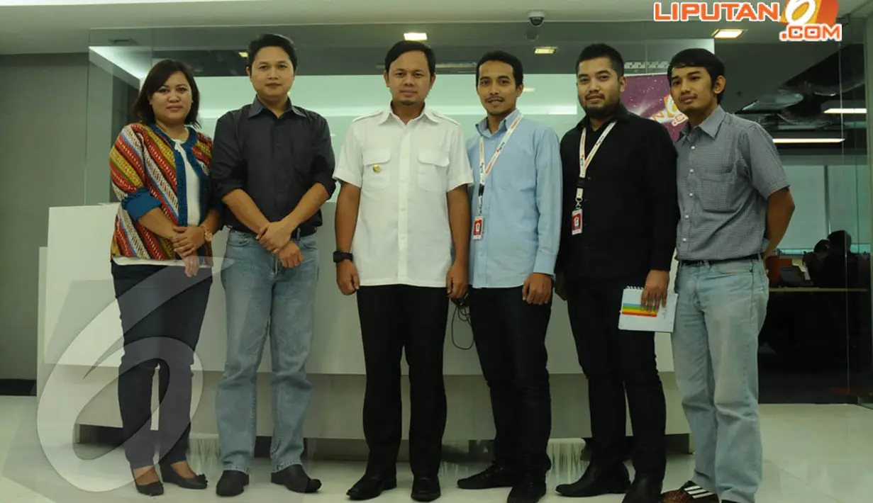  Usai wawancara, Bima Arya berpose bersama redaksi Liputan6.com, Jakarta, Rabu (16/04/2014) (Liputan6.com/Helmi Fithriansyah).