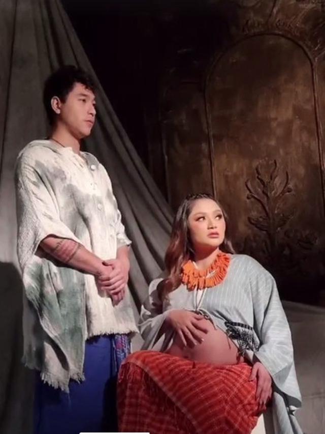 8 Potret Siti Bardiah dan Krisjiana saat Jalani Maternity Shoot, Tampil Mesra