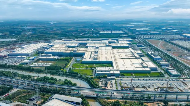 BMW Mulai Produksi Baterai Gen6 di China