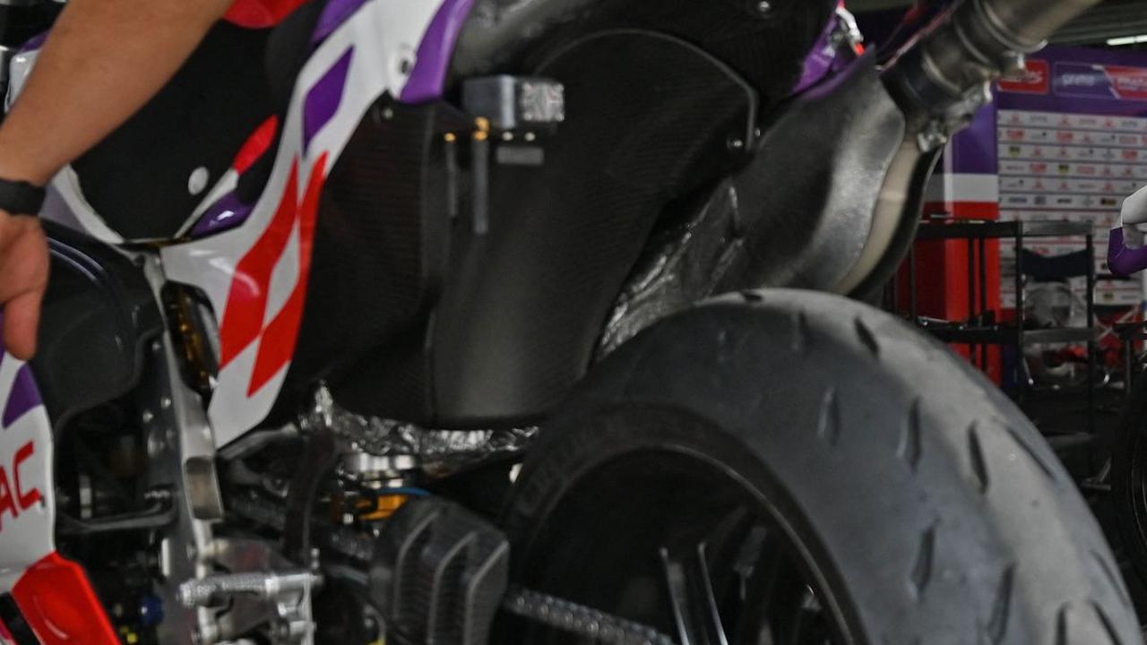 Race director MotoGP juga sempat memutuskan untuk mengurangi jumlah putaran di sesi sprint race dan sesi balapan utama di kelas utama MotoGP India imbas suhu panas dan tingginya kelembapan udara di Sirkuit Internasional Budh.