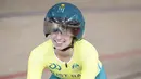 Atlet balap sepeda asal Australia, Paige Greco berkompetisi pada nomor C1-3, 3000 m pursuit putri Paralimpiade Tokyo 2020 di Izu Velodrome, Rabu (25/8/2021). Greco mengukir catatan waktu tercepat, 3:50.815  sekaligus menjadi rekor dunia yang baru. (Charly TRIBALLEAU / AFP)