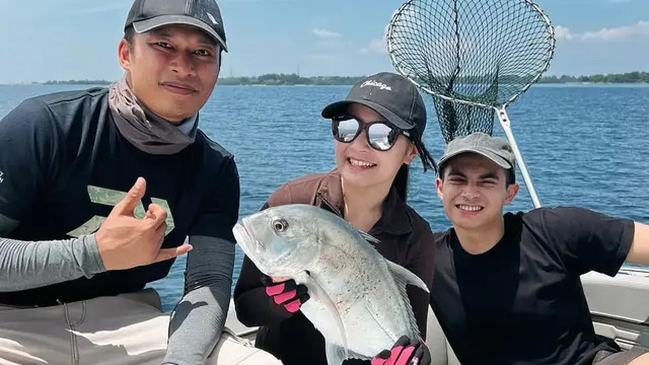 7 Momen Prilly Latuconsina dan Kekasih Mancing Bareng, Omara Dilatih Sabar