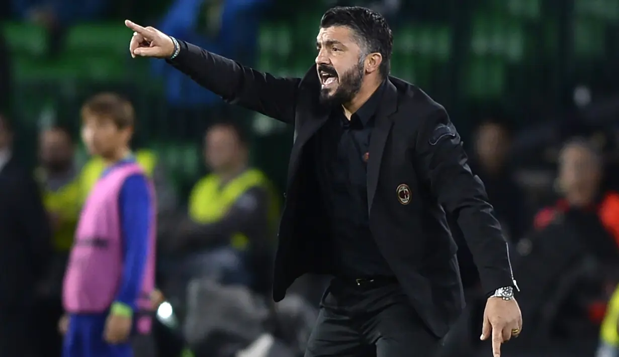 Sadar lini sayap bermain buruk, Gennaro Gatusso merasa beruntung mendapatkan hasil imbang kontra Real Betis pada fase grup Liga Europa yang berlangsung di Stadion Benito Villamarin, Spanyol (9/11),  AC Milan bermain imbang 1-1 (AFP/Cristina Quicler)