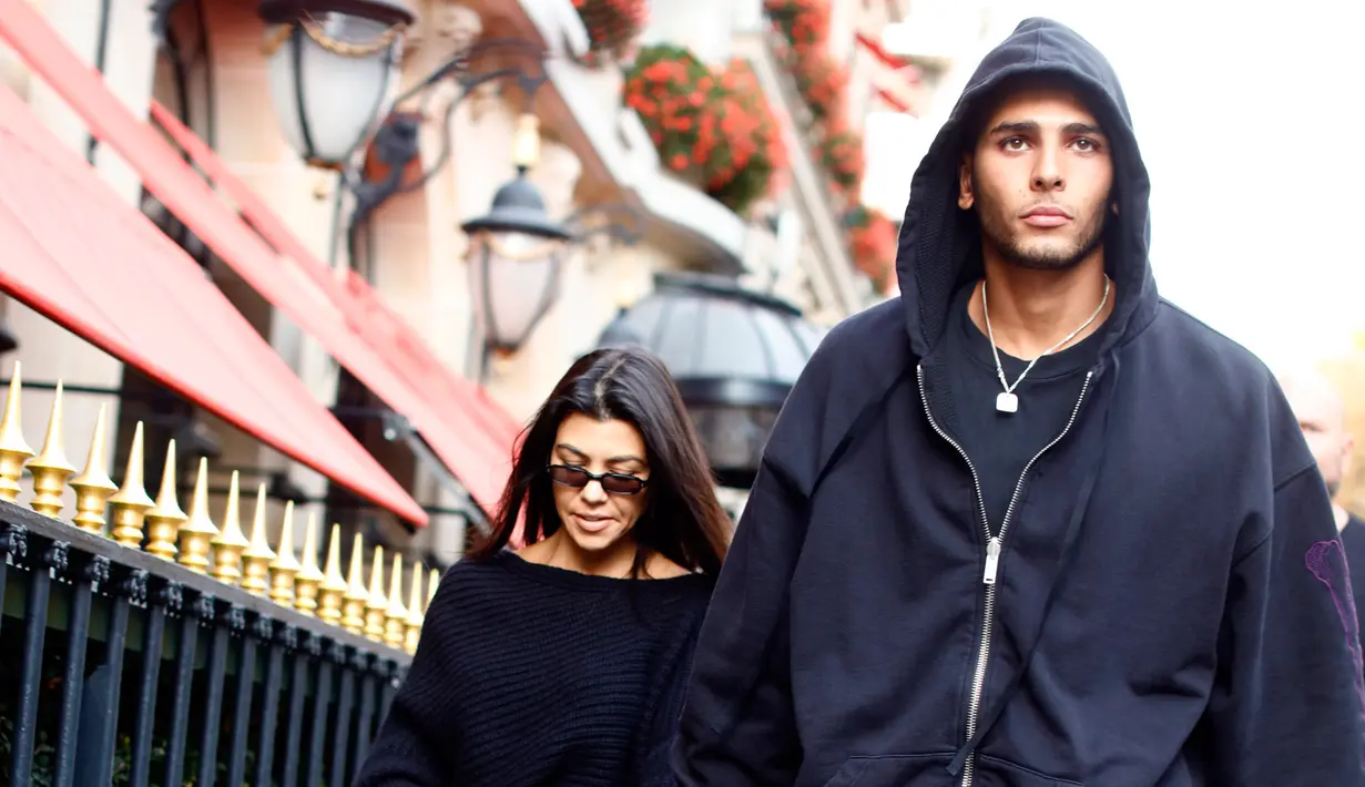Sementara itu, Scott Disick sendiri dikabarkan senang karena Kourtney Kardashian akhirnya putus dengan Younes Bendjima. (instyle)