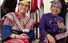 Ngopi 'Ndeprok' Ala Menteri Jokowi di Tangga Istana