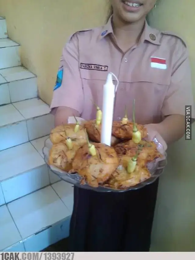10 Potret Pengganti Kue Ulang Tahun Low Budget Ini Bikin Geleng Kepala