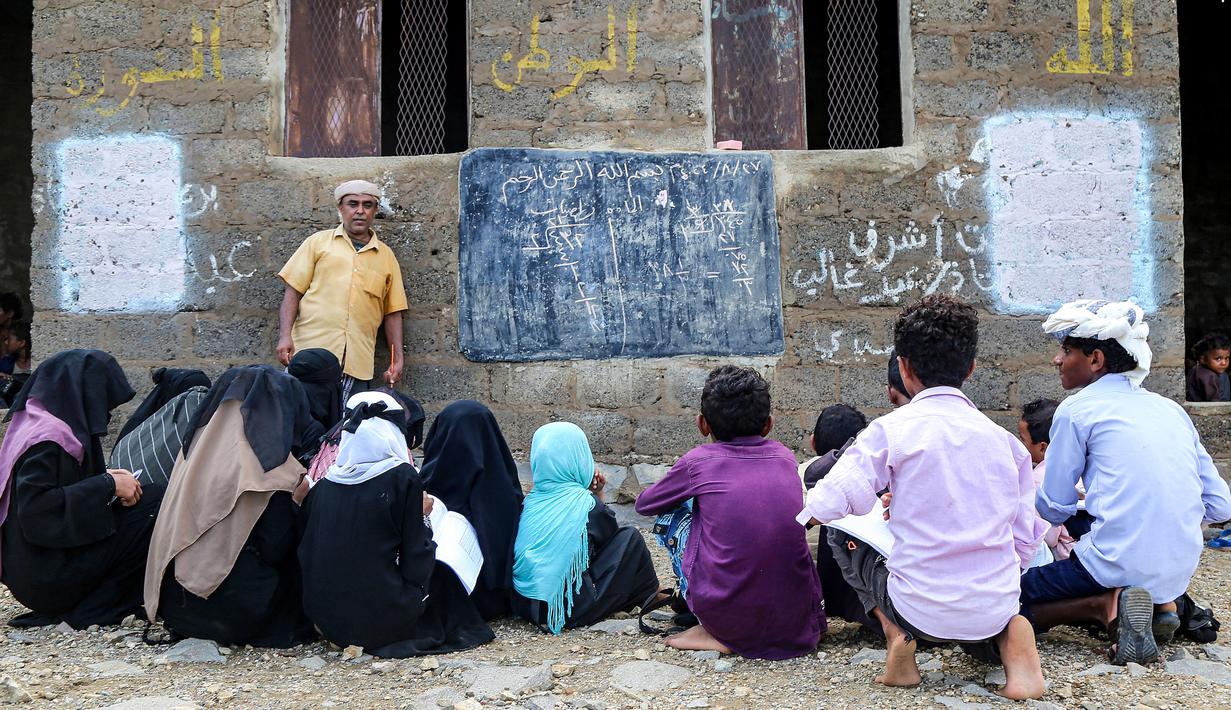 Perang saudara di Yaman telah menghancurkan hampir semua aspek dalam kehidupan, termasuk fasilitas sekolah. (Khaled ZIAD/AFP)